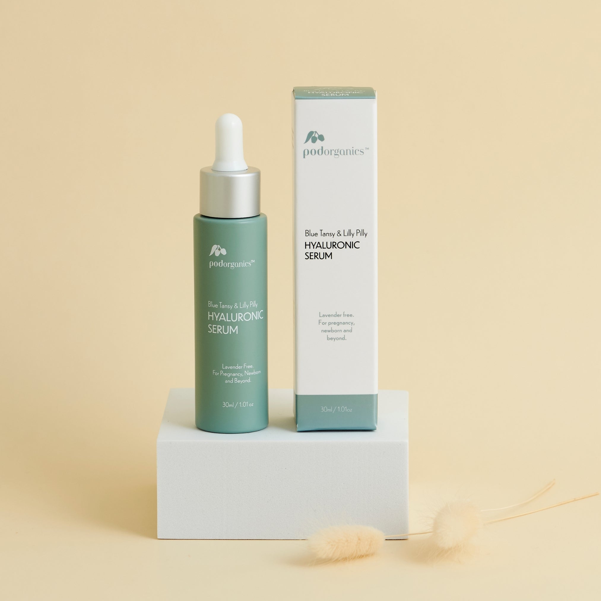 100% Organic multi-tasking fine line serum to hydrate, smooth, plump and brighten your skin. Soothe and reduce redness while hydrating and gently plumping the skin.  